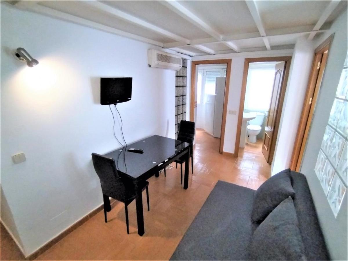 Puerta Del Sol - Plaza De Santa Ana Apartments Madrid Eksteriør billede